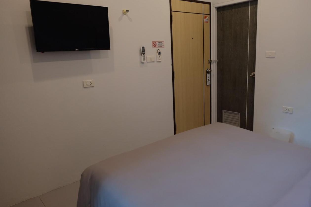 Хостел Minimal House Patong (Adults Only) Екстер'єр фото